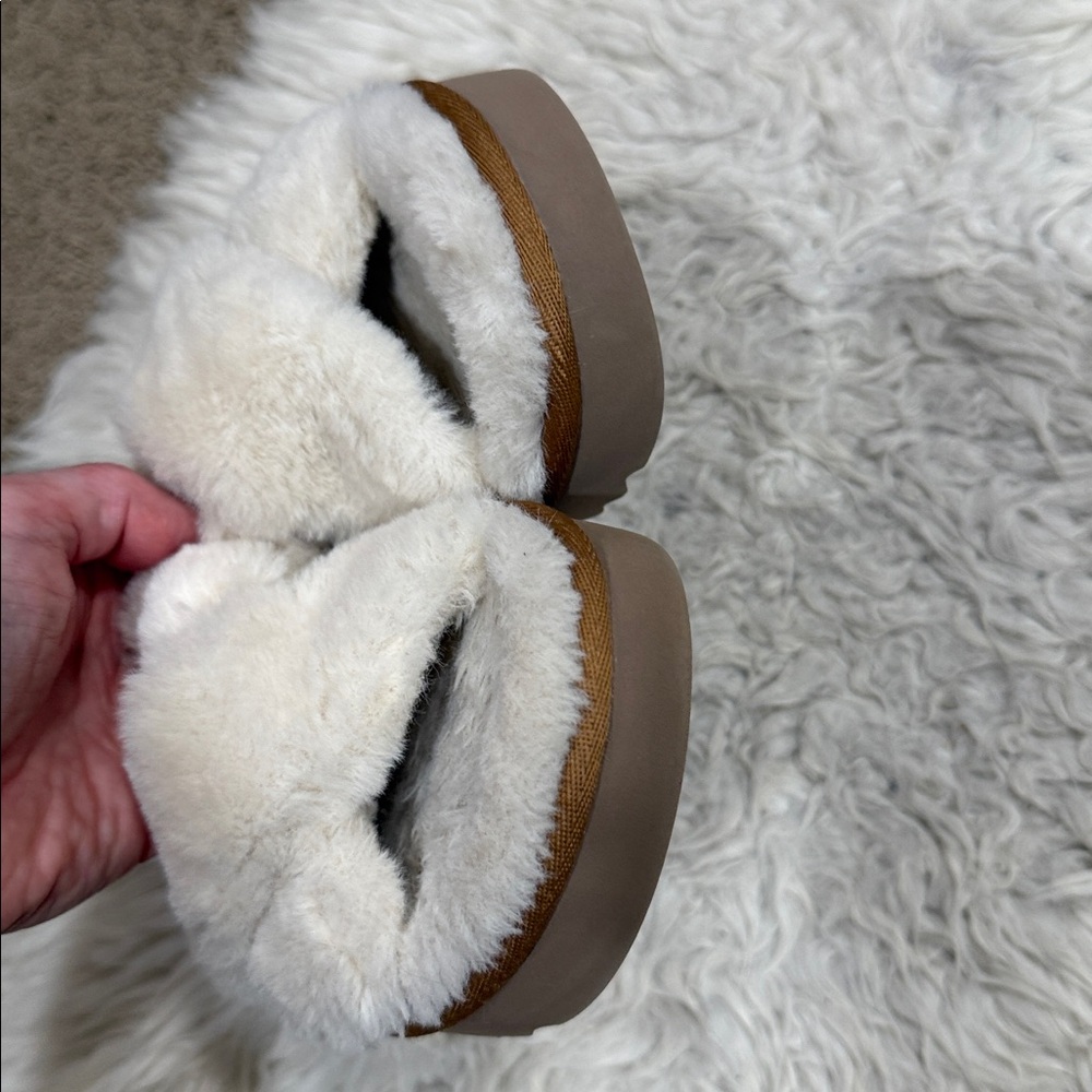 Koolaburra by UGGs Womens Ballia Faux
Fur Slipper Slides Size 7 In Cream - Picture 8 of 9